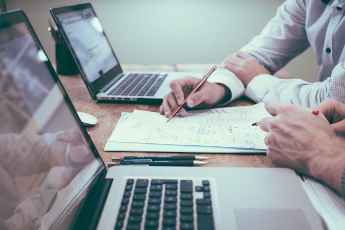 Análisis de indicadores sobre documentos financieros